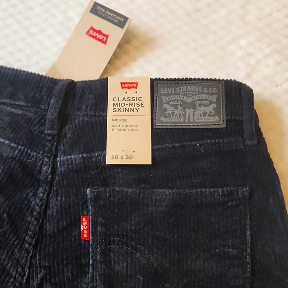 LEVI'S CORDUROY WOMENS JEANS CLASSIC MID-RISE SKINNY  SIZE 28×30 BLACK COLOR NEW - Picture 9 of 15